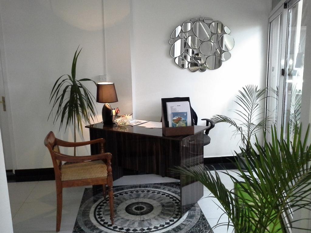 Hello Guest House กาตร์บอร์นส์ ภายนอก รูปภาพ
