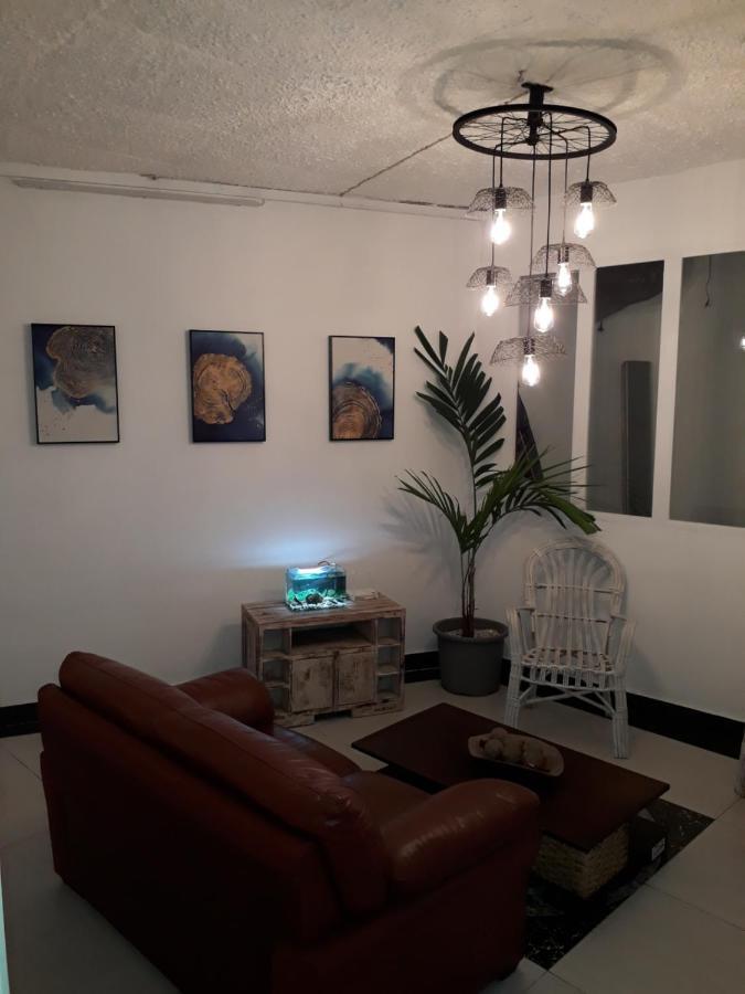 Hello Guest House กาตร์บอร์นส์ ภายนอก รูปภาพ